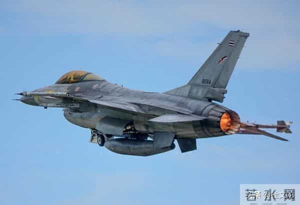 美军称F-16战机击落空中物体