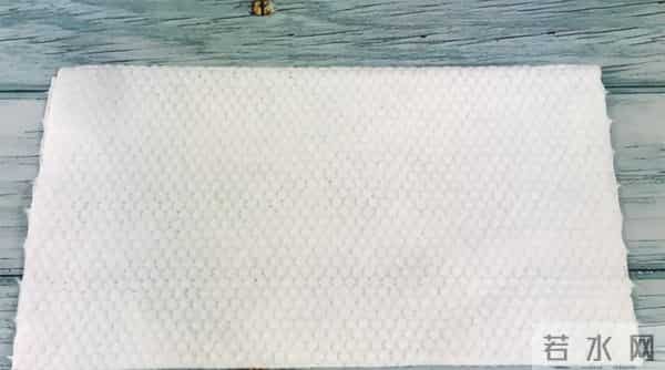 女子行业会议上怒揭化妆品补水谎言