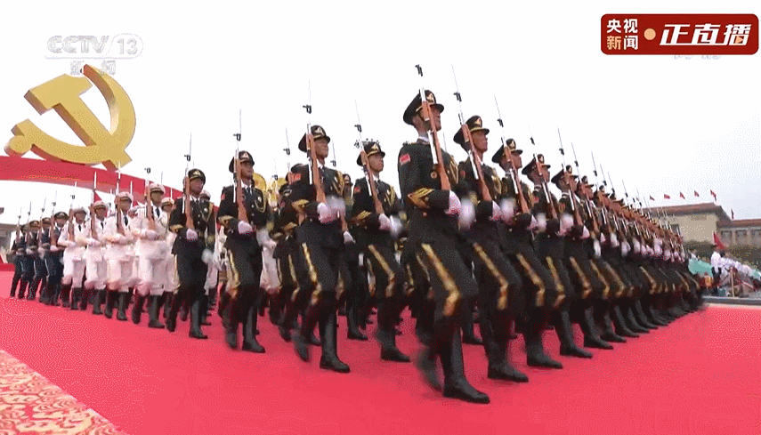 礼兵队伍俯拍太震撼了