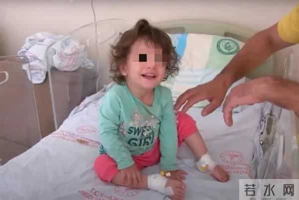 女童遭蛇咬后咬死蛇