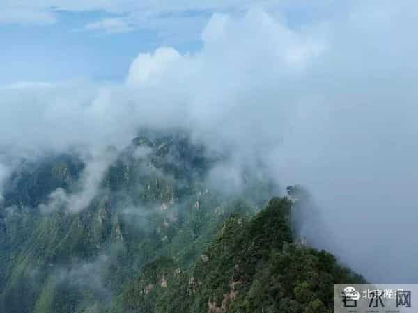 雨后长城云蒸雾绕