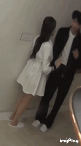 四川地震瞬间女幼师冲回屋救人