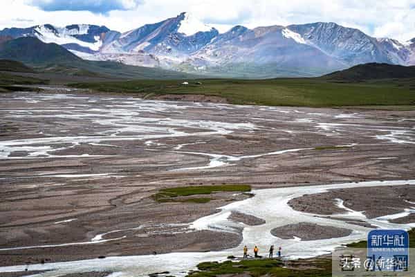 四川乐山大佛脚下河床裸露