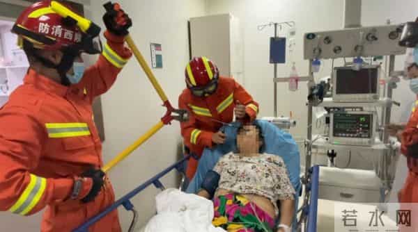 男子小区内玩弓箭 射穿女子面部