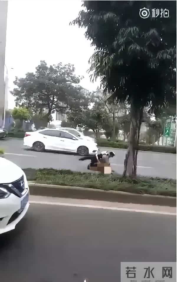 南宁女大学生裸奔