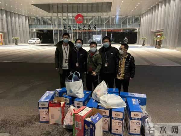 上海疫情下的金融人-在机房打地铺