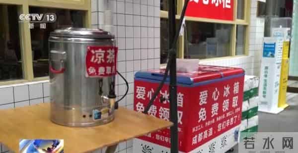 成都免费取水冰柜里的水越取越多