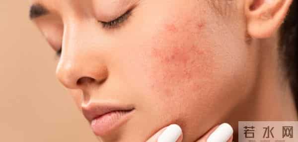 女子行业会议上怒揭化妆品补水谎言