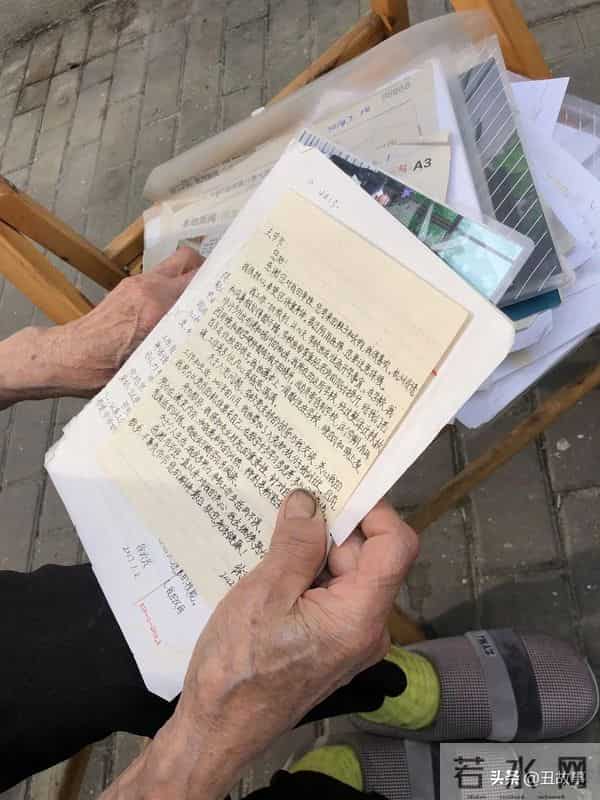 老伴走后第2天浙大老教师又去捡垃圾