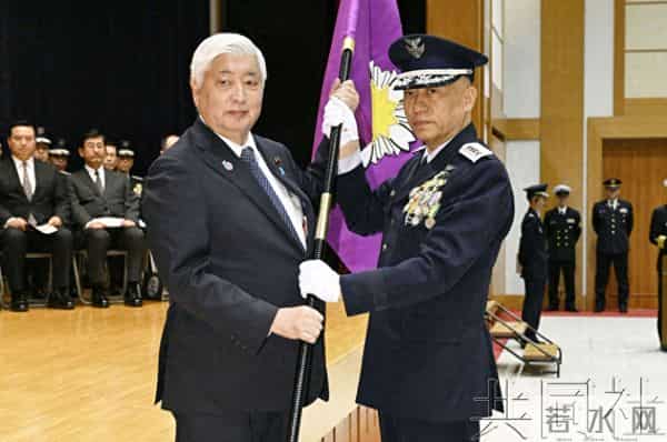 外长现场读宪法谈台湾问题