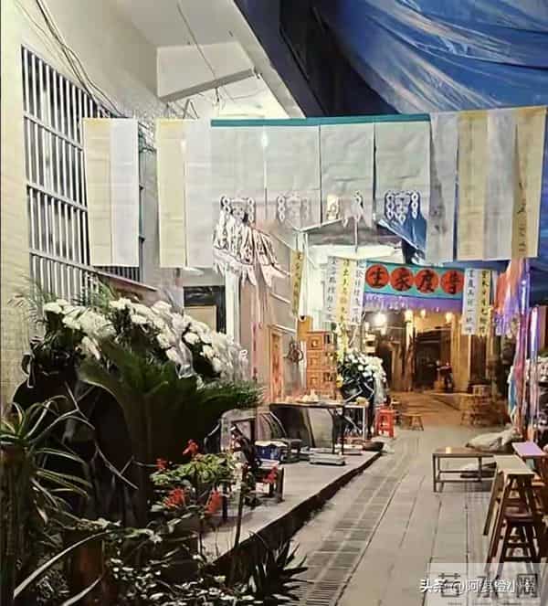 悲痛到抽搐男子妻子已离世