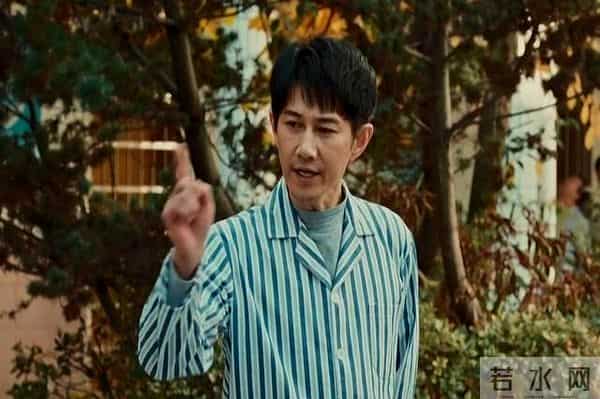 老夫妻连续9年给开公交的儿子送饭