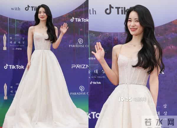 宋慧乔妍珍呐我得奖了