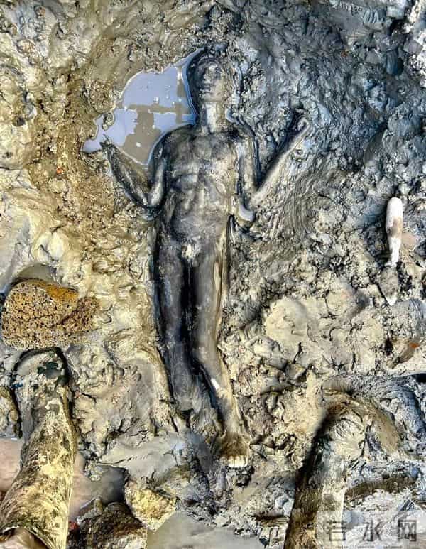 意大利挖出大量2300年前青铜器