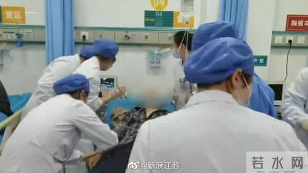 江苏大风吹飞机转圈