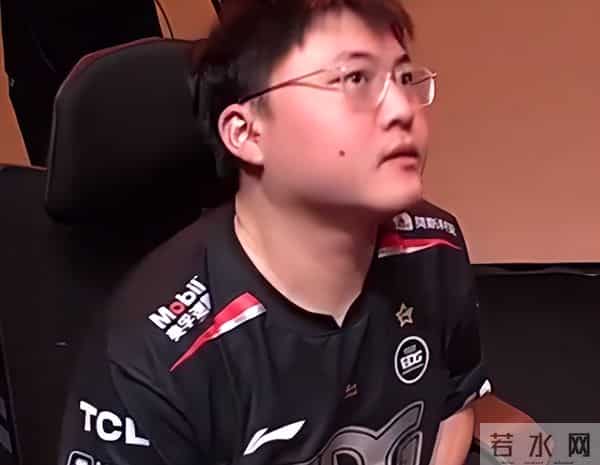 uzi赛后采访哭了