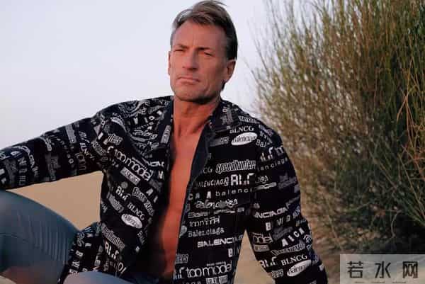 乌拉圭教练颜值引热议