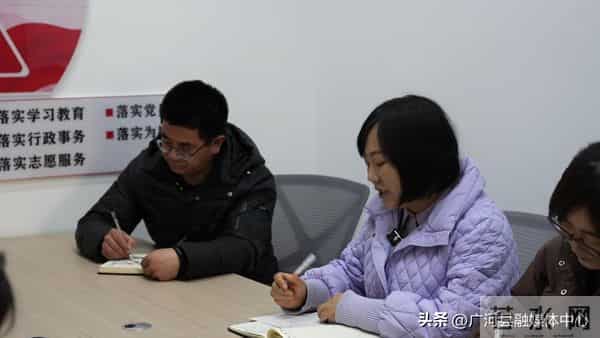 网格员哭到一半工作一来秒变坚强