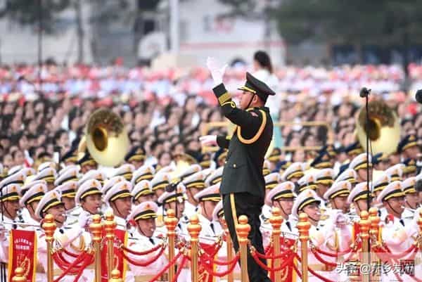 礼兵队伍俯拍太震撼了