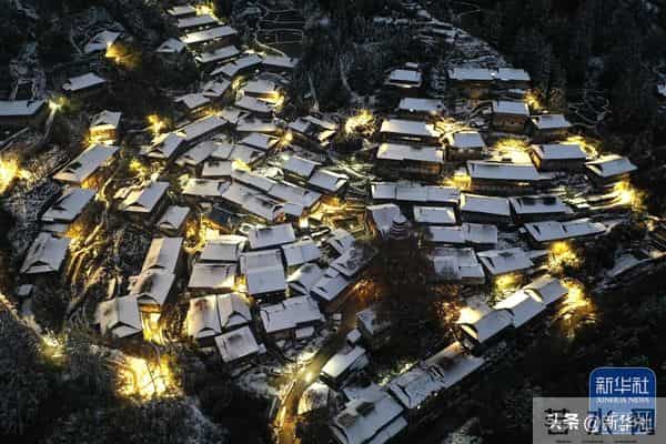 四川乐山大佛脚下河床裸露