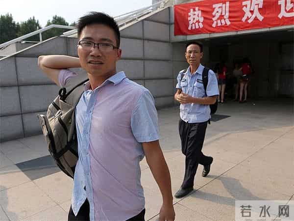 男子为上清华复读13年拒多所名校