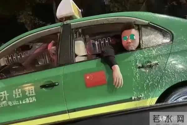 女子醉酒吐车上司机索赔20