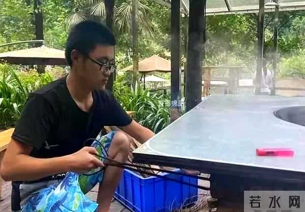 班主任回应男生高考前父亲去世