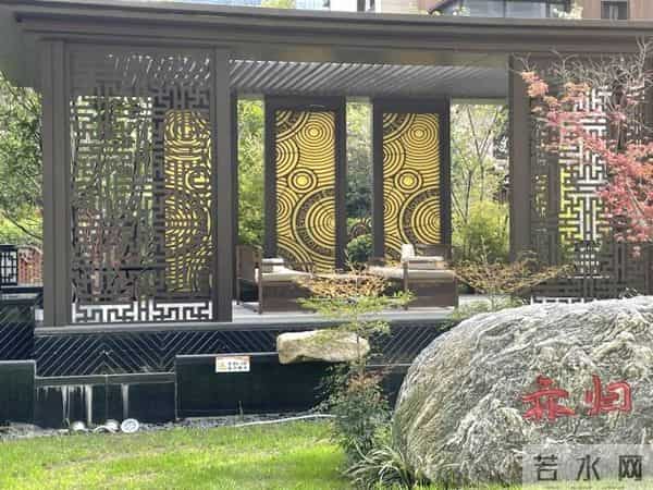 裸背拍照网红道歉