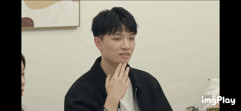 四川地震瞬间女幼师冲回屋救人