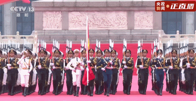 礼兵队伍俯拍太震撼了