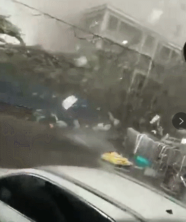 辽宁突发龙卷风 事发地在居民区附近