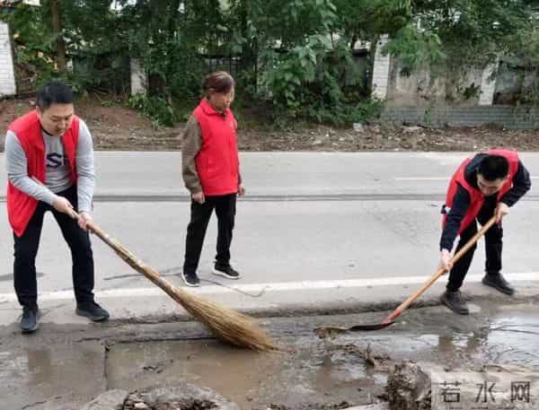 疫情下的成都-市民有序购物
