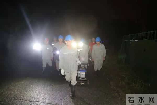 武汉突发9级龙卷风 有多人受伤