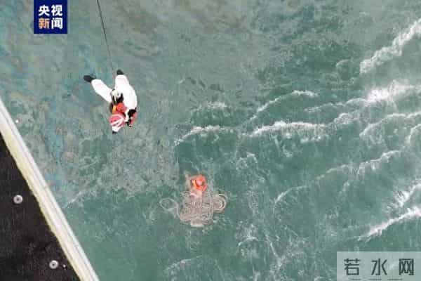 山东威海一渔船沉没11人已获救