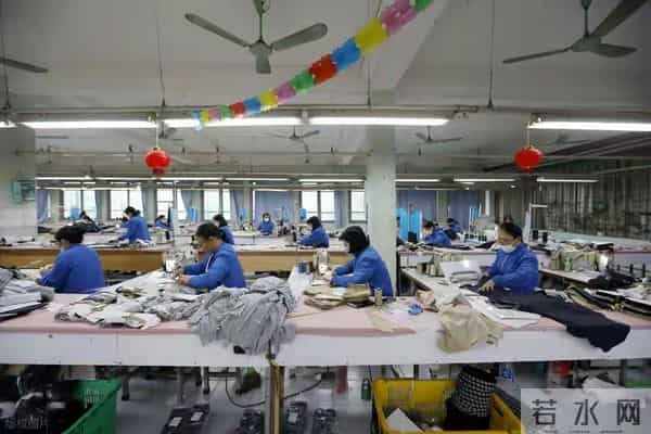 越南最牛股市崩了 金融股暴跌10%