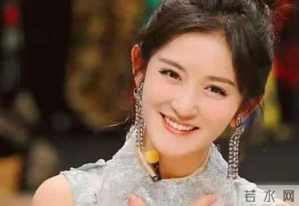 谢娜唱《她她她》引争议