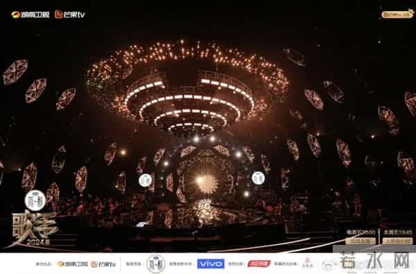 那英忘词指着提词器点着唱