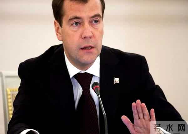 两象打架一象中间劝和