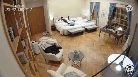 四川地震瞬间女幼师冲回屋救人