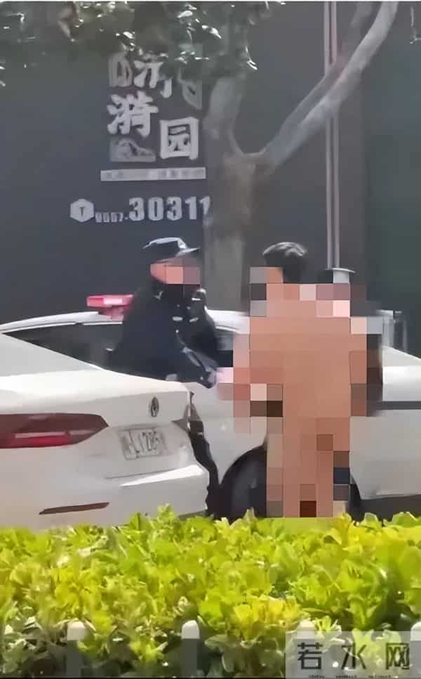 南宁女大学生裸奔