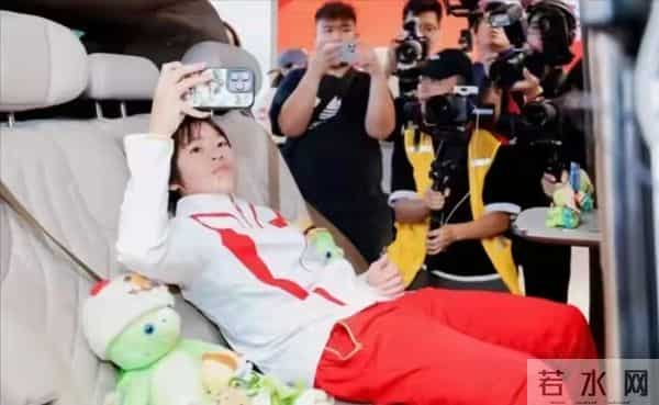 主播自带燃气做饭蹲守全红婵家