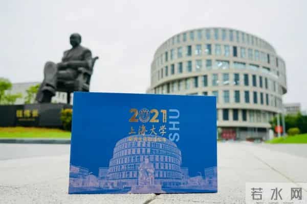 复旦送新生一盏小灯笼