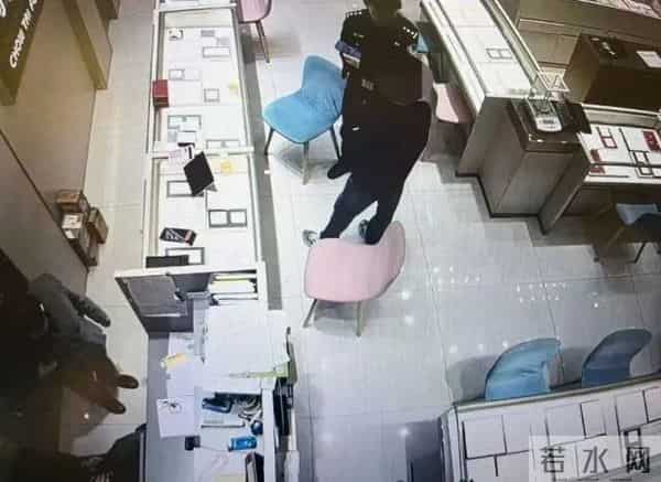 男子投资100万剩1.99万 法院判了