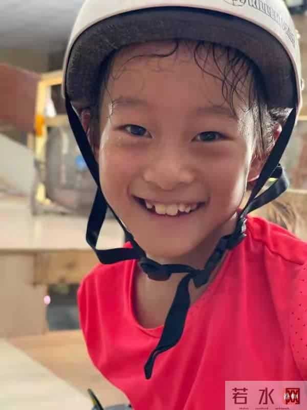 9岁女孩参加全运会滑板项目