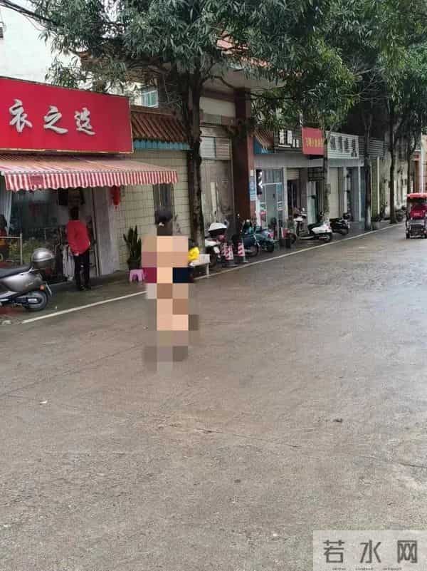 南宁女大学生裸奔