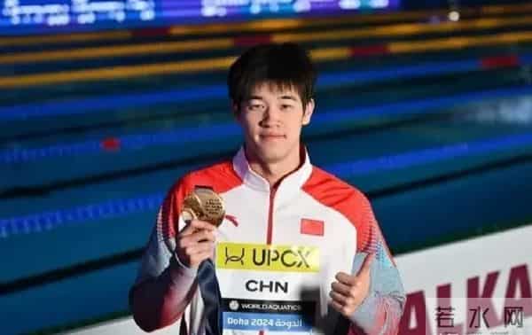 爷爷熬夜见证潘展乐破世界纪录