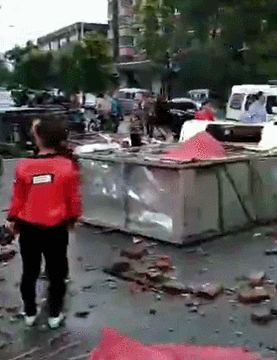 辽宁突发龙卷风 事发地在居民区附近