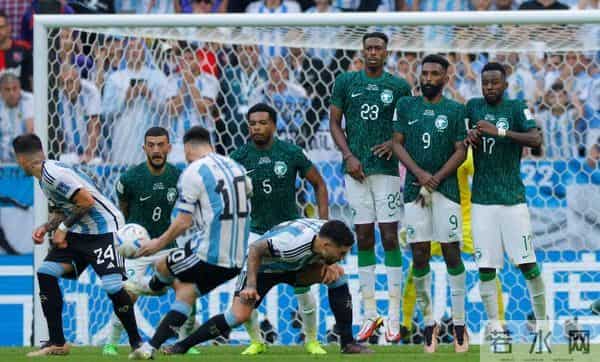 乌拉圭教练颜值引热议