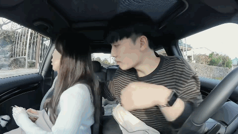 四川地震瞬间女幼师冲回屋救人