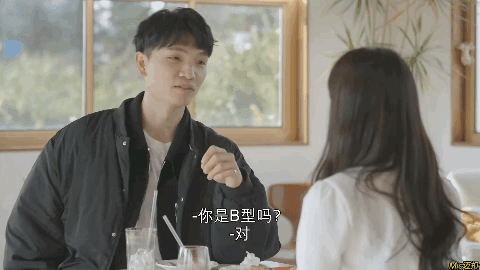 四川地震瞬间女幼师冲回屋救人